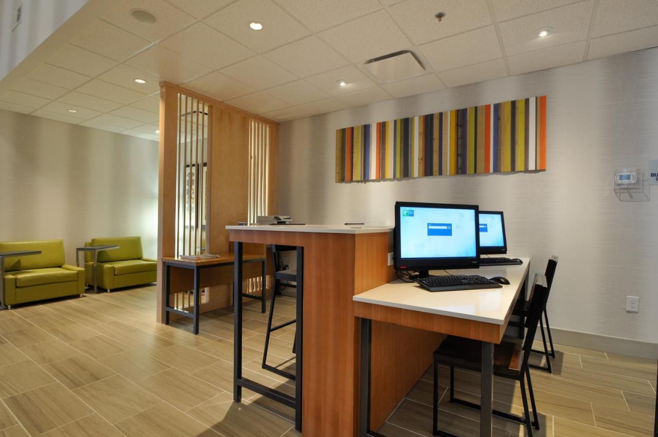 Holiday Inn Express Quantico - Stafford By Ihg Exterior photo